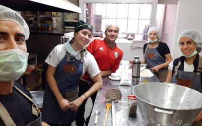 Jóvenes solidarios del Sur de Mendoza cocinaron para los que lo necesitan